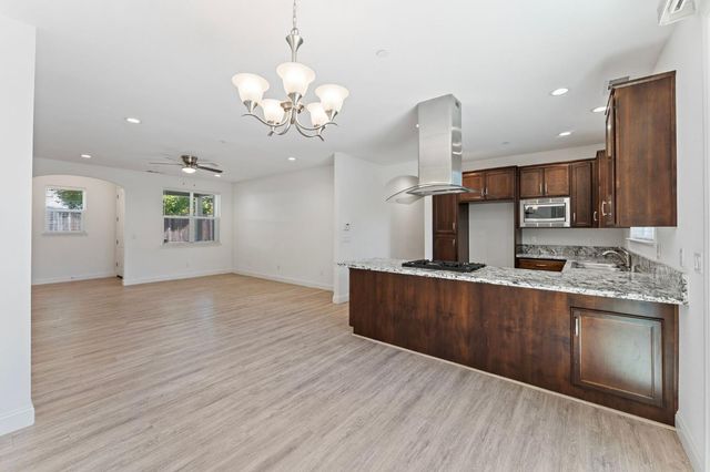 1397 Live Oak Ln, Auburn, CA 95603