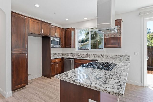 1397 Live Oak Ln, Auburn, CA 95603