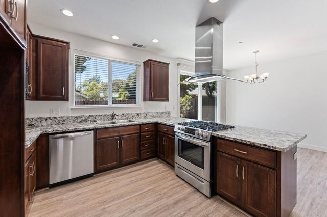 1397 Live Oak Ln, Auburn, CA 95603