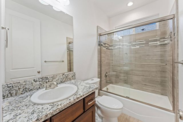 1397 Live Oak Ln, Auburn, CA 95603