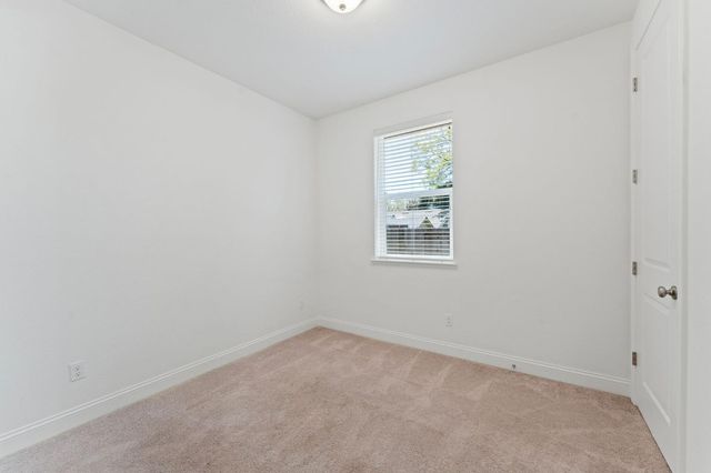 1397 Live Oak Ln, Auburn, CA 95603