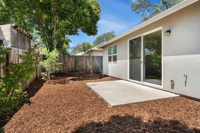 1397 Live Oak Ln, Auburn, CA 95603