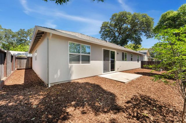 1397 Live Oak Ln, Auburn, CA 95603