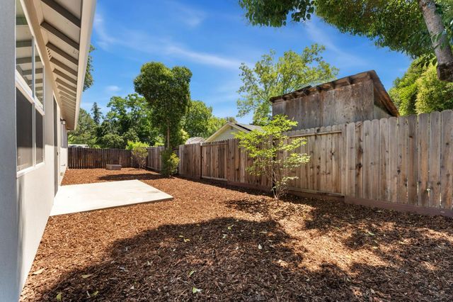 1397 Live Oak Ln, Auburn, CA 95603