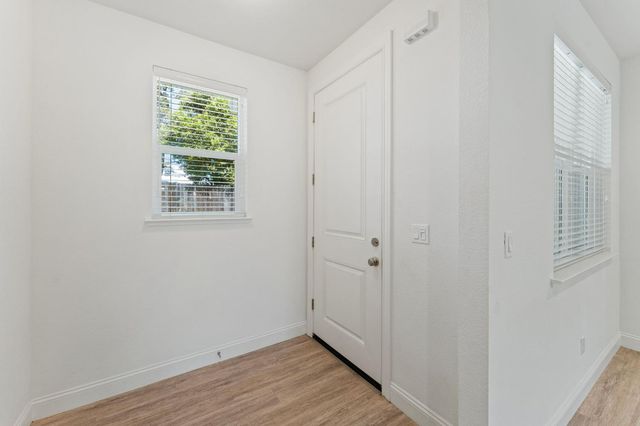 1397 Live Oak Ln, Auburn, CA 95603