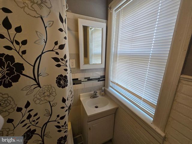 1245 CHASE ST, Camden, NJ 08104