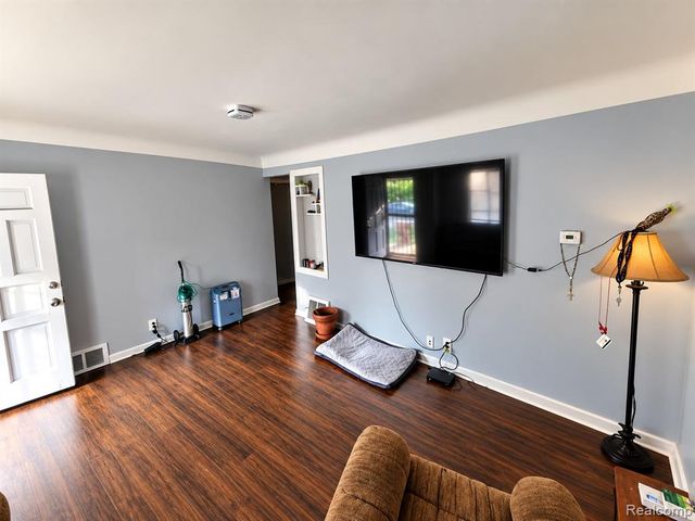 955 Salisbury Avenue, Flint, MI 48532
