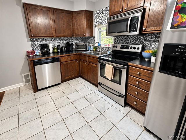 955 Salisbury Avenue, Flint, MI 48532