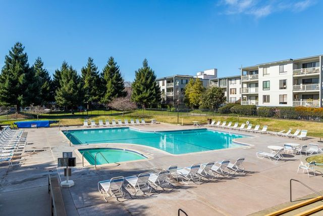 5 Admiral Dr F408, Emeryville, CA 94608