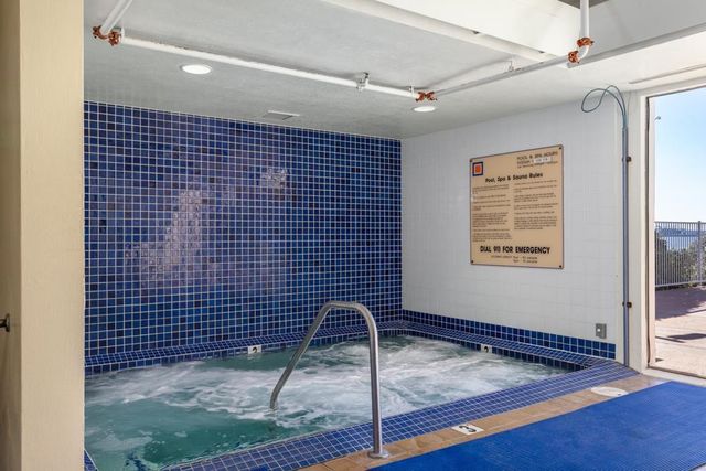 5 Admiral Dr F408, Emeryville, CA 94608