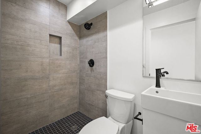 816 N Hobart Boulevard, Los Angeles, CA 90029