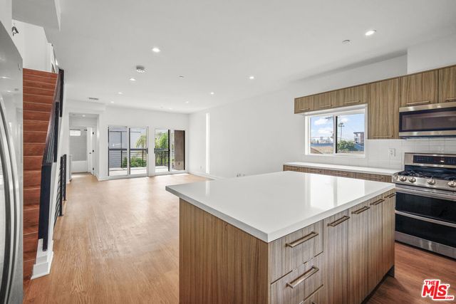 816 N Hobart Boulevard, Los Angeles, CA 90029