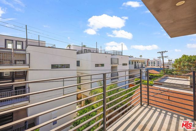 816 N Hobart Boulevard, Los Angeles, CA 90029