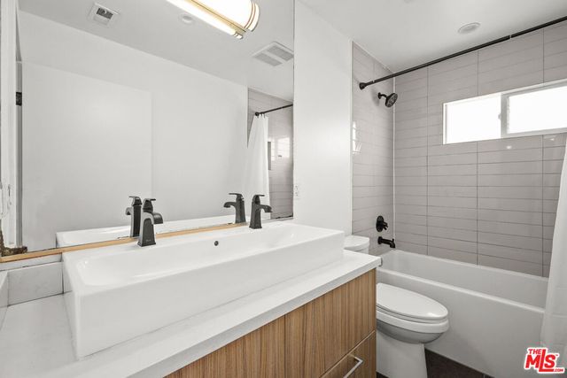 816 N Hobart Boulevard, Los Angeles, CA 90029
