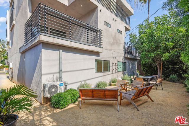 816 N Hobart Boulevard, Los Angeles, CA 90029