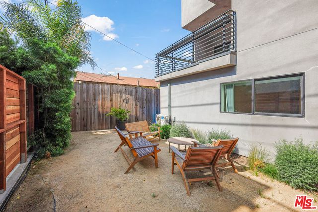 816 N Hobart Boulevard, Los Angeles, CA 90029