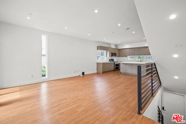 816 N Hobart Boulevard, Los Angeles, CA 90029