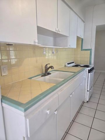 1152 Bayview Drive 1152, Fort Lauderdale, FL 33304