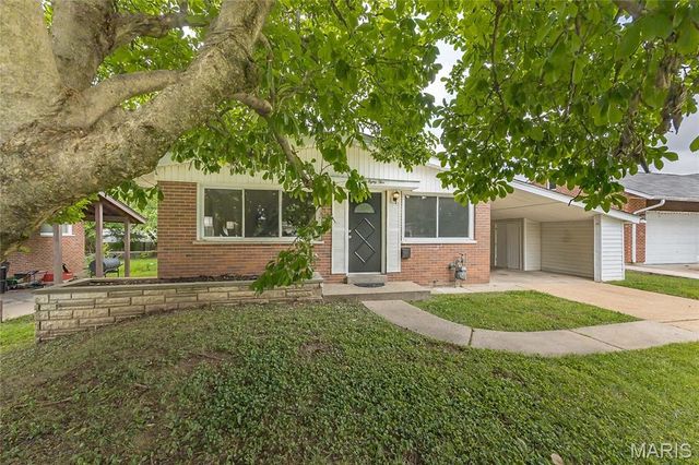 1085 Grenoble Lane, Florissant, MO 63033