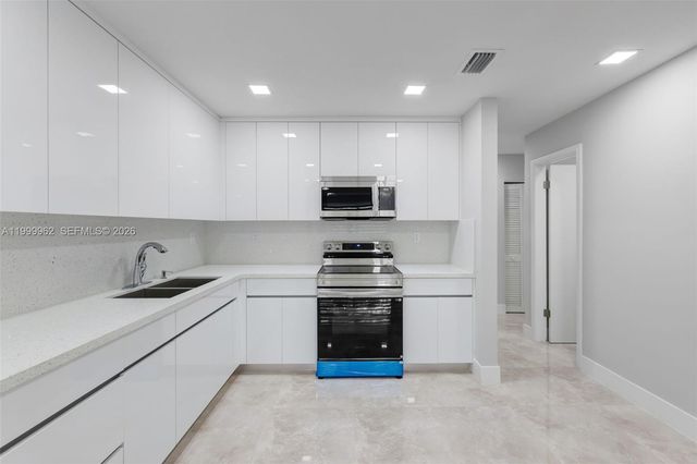 15685 SW 82nd Cir Ln 28, Miami, FL 33193