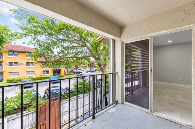 15685 SW 82nd Cir Ln 28, Miami, FL 33193