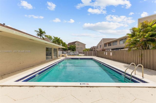 15685 SW 82nd Cir Ln 28, Miami, FL 33193