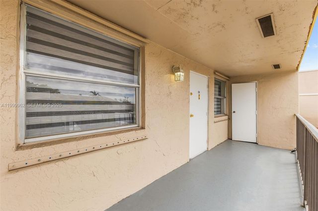 15685 SW 82nd Cir Ln 28, Miami, FL 33193