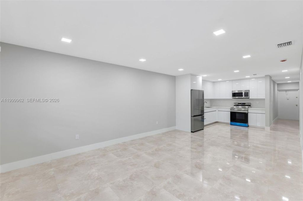 15685 SW 82nd Cir Ln 28, Miami, FL 33193