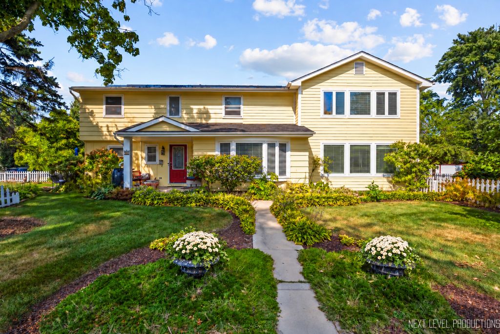 83 N Park Boulevard, Glen Ellyn, IL 60137