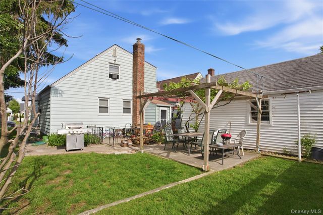 503 S 12th Street, New Hyde Park, NY 11040