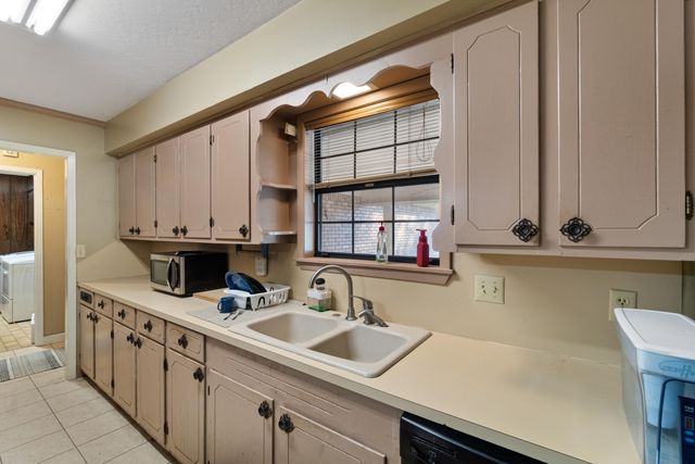 606 Jackson Rd., Hattiesburg, MS 39402