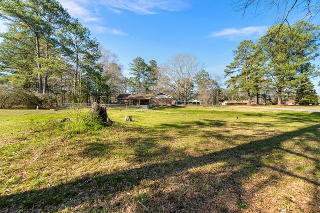 606 Jackson Rd., Hattiesburg, MS 39402