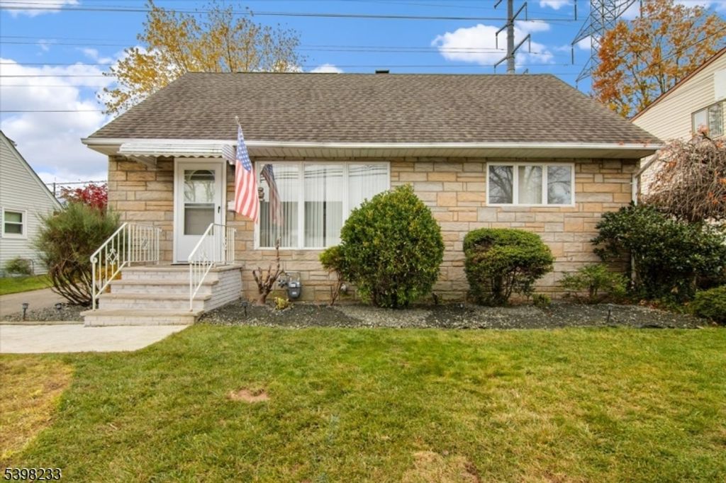 54 Doherty Dr, Clifton City, NJ 07013