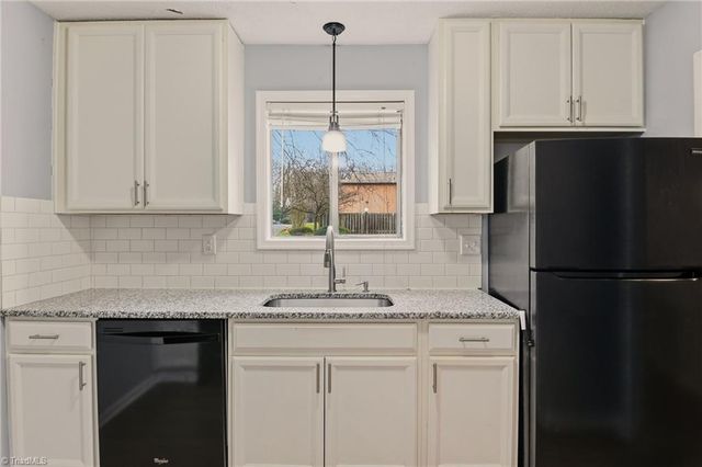 118 Cloister Oaks Circle, Winston-salem, NC 27127