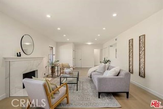 91 W Gainsborough, Thousand Oaks, CA 91360