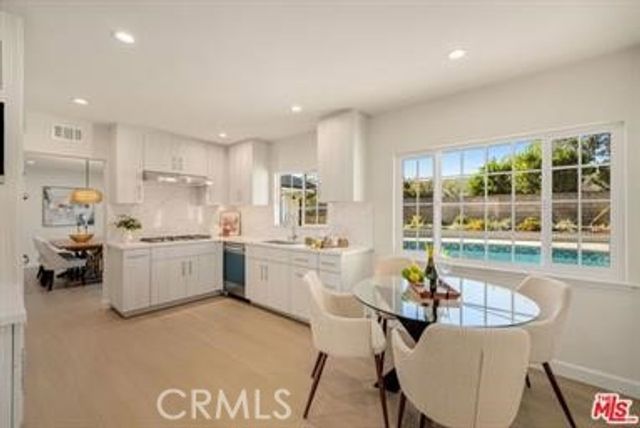 91 W Gainsborough, Thousand Oaks, CA 91360