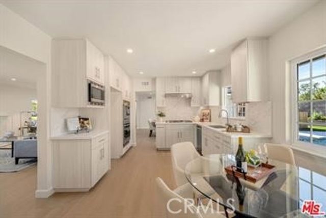 91 W Gainsborough, Thousand Oaks, CA 91360