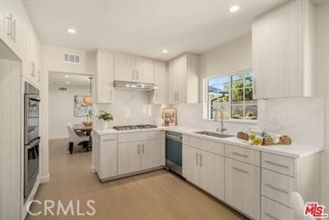 91 W Gainsborough, Thousand Oaks, CA 91360