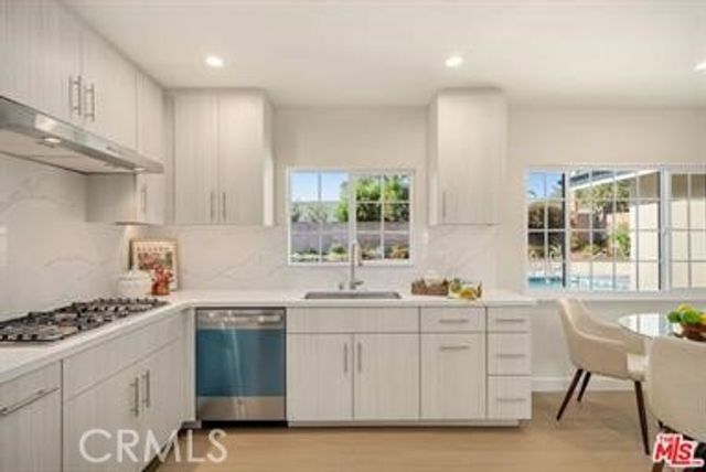 91 W Gainsborough, Thousand Oaks, CA 91360