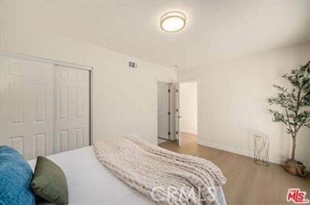 91 W Gainsborough, Thousand Oaks, CA 91360