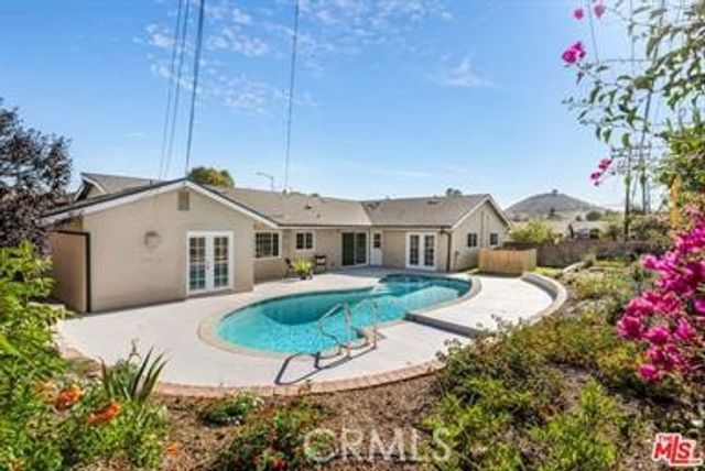91 W Gainsborough, Thousand Oaks, CA 91360