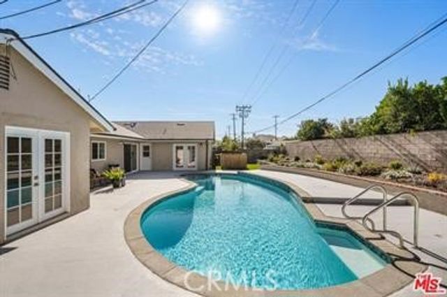 91 W Gainsborough, Thousand Oaks, CA 91360