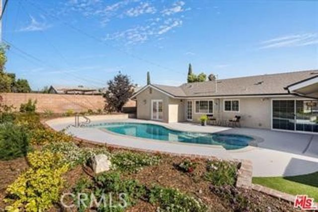 91 W Gainsborough, Thousand Oaks, CA 91360