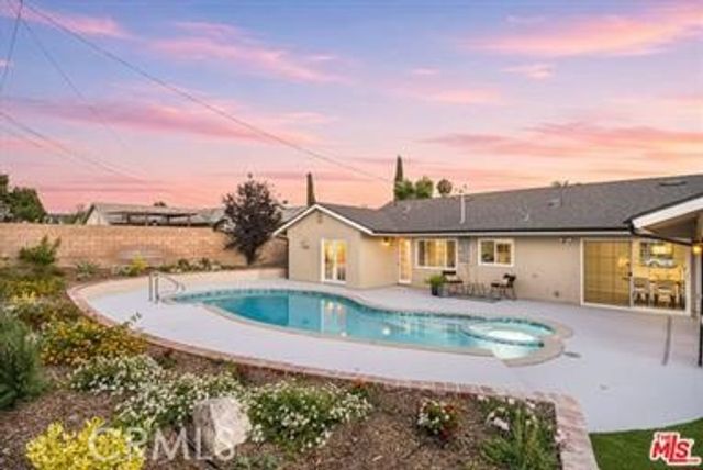 91 W Gainsborough, Thousand Oaks, CA 91360