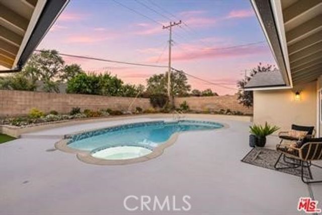 91 W Gainsborough, Thousand Oaks, CA 91360