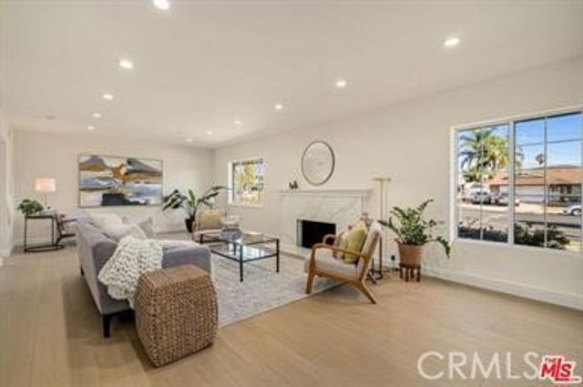 91 W Gainsborough, Thousand Oaks, CA 91360