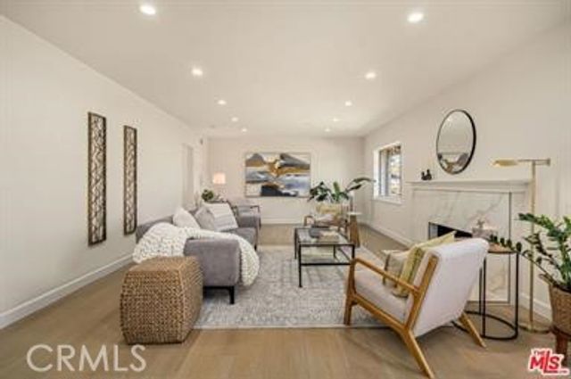 91 W Gainsborough, Thousand Oaks, CA 91360