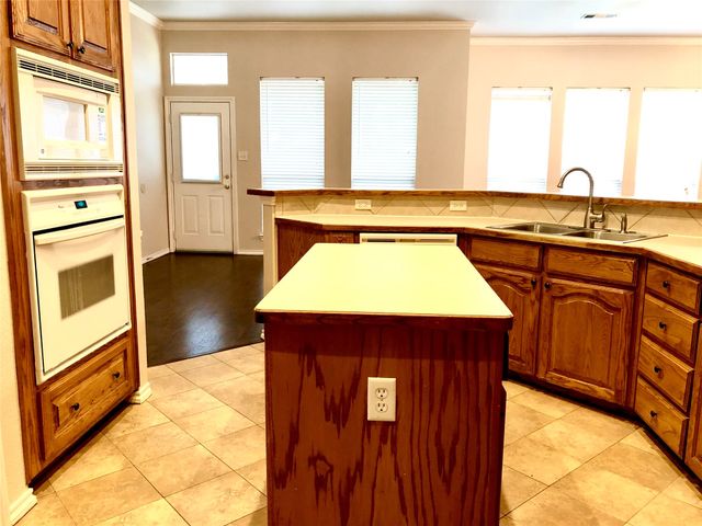 1216 Badbury Lane, Grand Prairie, TX 75052