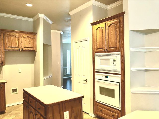 1216 Badbury Lane, Grand Prairie, TX 75052