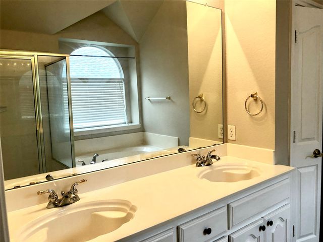 1216 Badbury Lane, Grand Prairie, TX 75052